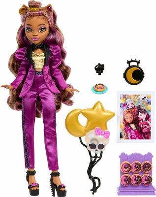   -   (Clawdeen Wolf Doll in Monster Ball) ()